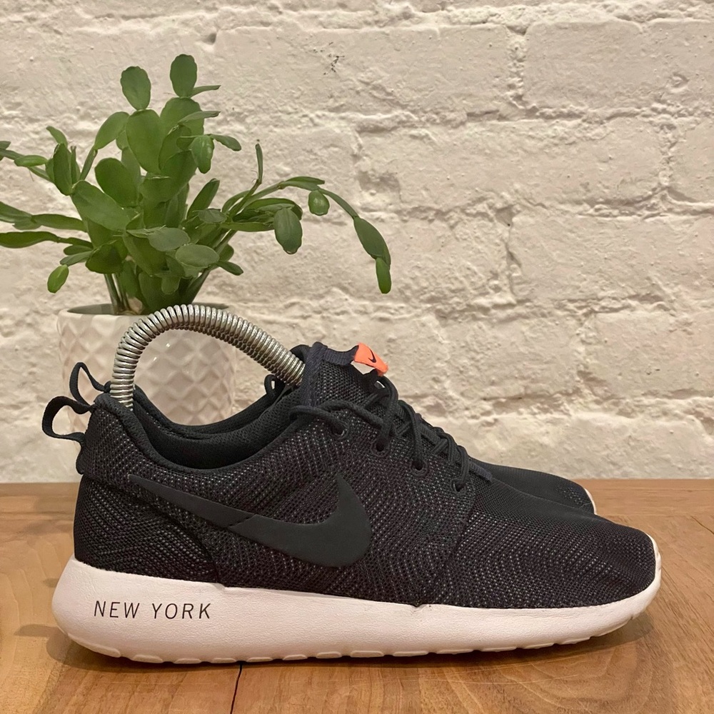 Nike Custom New York Navy Roshe One Sneakers 👟